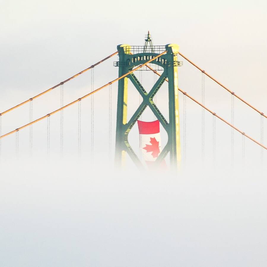 bil canadaFlag bridge