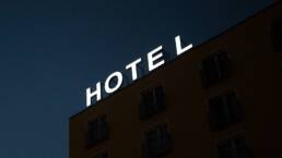 bil hotelSign