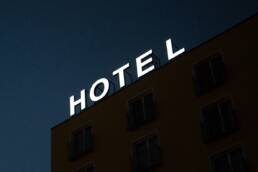 bil hotelSign